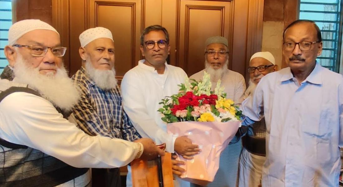 শেখ ফরিদ আহমেদ মানিককে জেলা মুক্তিযোদ্ধা দলের নবগঠিত কমিটির ফুলেল শুভেচ্ছা