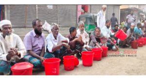 মাত্র তিন ঘণ্টায় প্রতিদিন ৮০-৯০ মন দুধ বিক্রি হয় সাচার বাজারে
