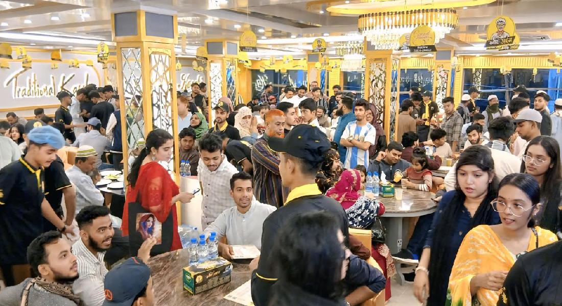 চাঁদপুরে কাচ্চি ডাইনে উপচে পড়া ভিড়, আসল কাচ্চির স্বাদে মুগ্ধ ভোজনরসিকরা