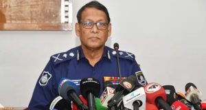 ভয় দেখিয়ে