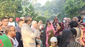 ঘুরে ঘুরে জনগণের সমস্যার কথা শোনলেন ধানের শীষের প্রার্থী