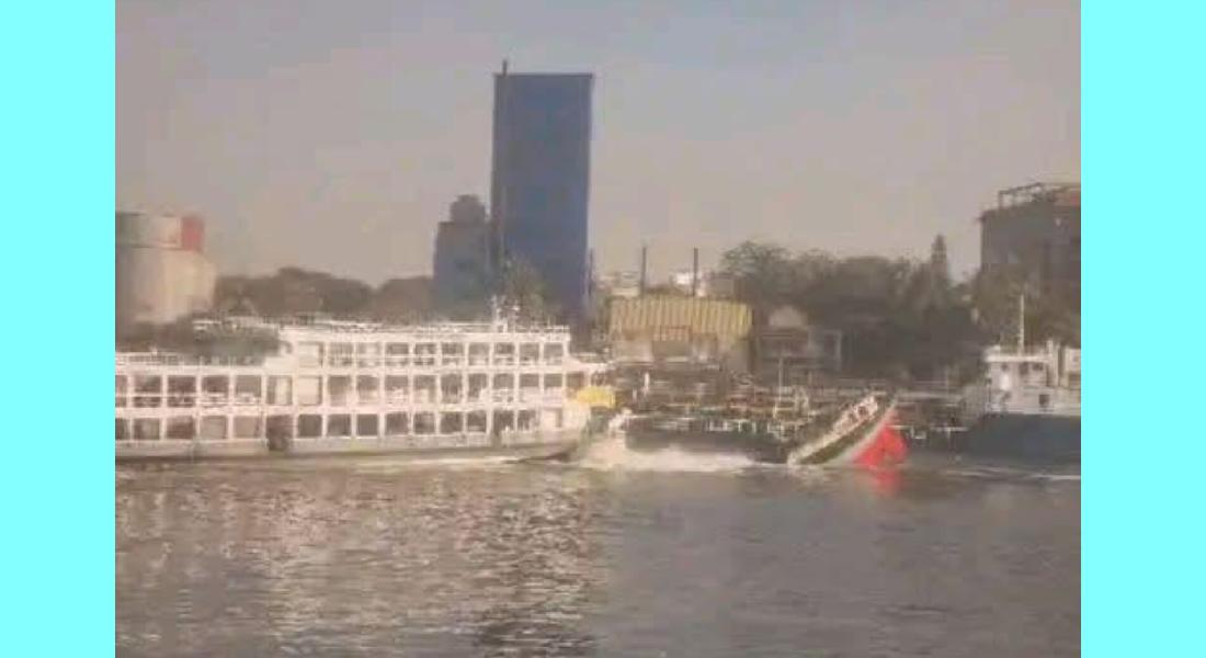 চাঁদপুরগামী লঞ্চের ধাক্কায় ডুবে গেছে বাল্কহেড