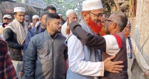 চাঁদপুরে আম কুড়াতে গিয়ে