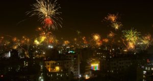 বিয়ের দাবিতে প্রেমিকের বাড়িতে অন্তঃসত্ত্বা প্রেমিকার অনশন