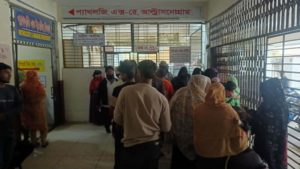 চাঁদপুর হাসপাতালে প্যাথলজি-ঔষধ কাউন্টারে রোগীদের ভোগান্তি