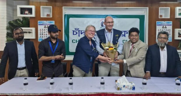 নির্বাচনে