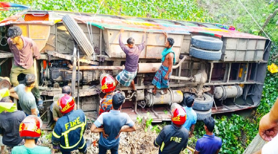 জৈনপুর বাস