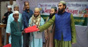 হাইমচরে রাত হলেই জমে