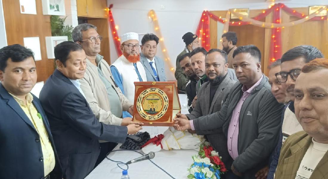 ‘ছবিতে অসঙ্গতি তুলে ধরে চাঁদপুরবাসীকে সংশোধন করবেন’