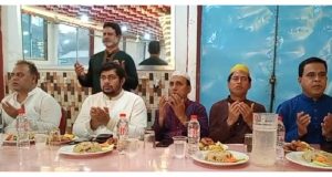 ঢাকা থেকে করোনা উপসর্গ