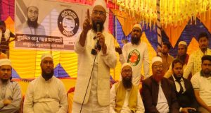 সড়কে ঝরেছে