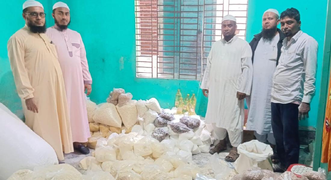 শেখ মুহাম্মদ আবদুল্লাহর ইফতার সামগ্রী বিতরণ