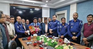 দু’ছাত্রীর লেখাপড়ার দায়িত্ব নিলেন চাঁদপুর জেলা প্রশাসক