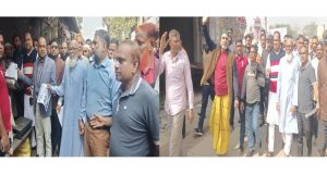 আধুনিকতার ছোঁয়ায় চাঁদপুরে বিলুপ্তির পথে গরু-লাঙ্গলের হাল চাষ