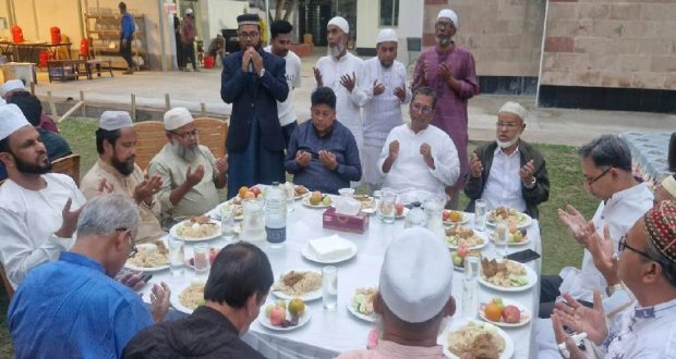 সবাই মিলেই