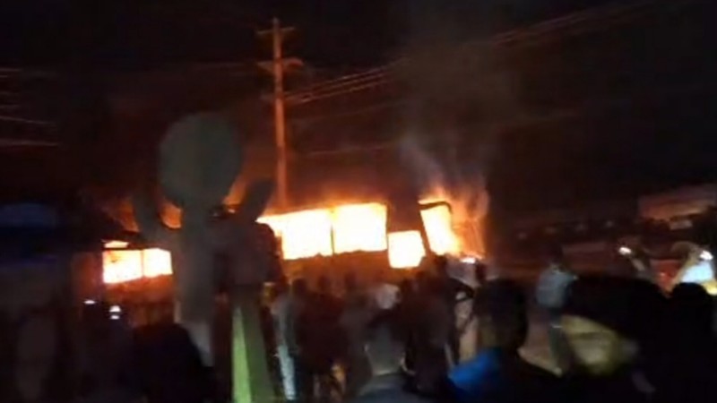 মতলব মুন্সীরহাট স্ট্যান্ডে ৩টি জৈনপুর এক্সপ্রেস বাসে আগুন 