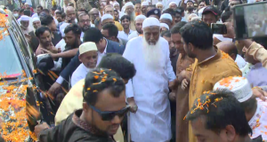 আওয়ামী লীগ থেকে বহিষ্কার হয়ে রিকশাচালককে মারধোরকারী নারী যা বললেন