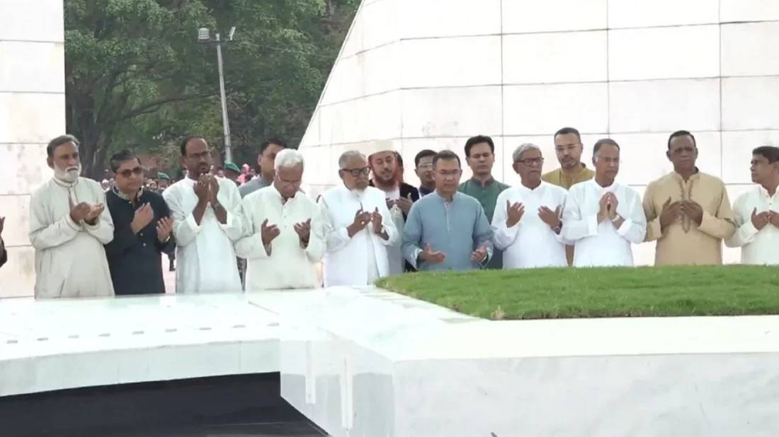 ঈদের দিনে মা-বাবার কবর জিয়ারত করলেন প্রধানমন্ত্রী ঈদের দিনে মা-বাবার কবর জিয়ারত করলেন প্রধানমন্ত্রী