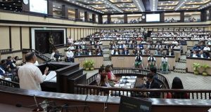 সমর্থন পেতে রাস্তা থেকে ফিরে আন্দোলনের ধরনই পাল্টে দিলো শ্রমিকরা