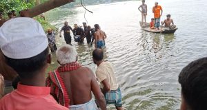 চাঁদপুর শহরে কভার্ডভ্যান চাপায় ৪ স্কুটার ক্ষতিগ্রস্ত : আটক ২