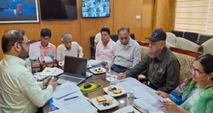 চাঁদপুরের মোস্তফা খান সফরীর ত্রাণ বিতরণ