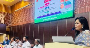 চাঁদপুরের মোস্তফা খান সফরীর ত্রাণ বিতরণ