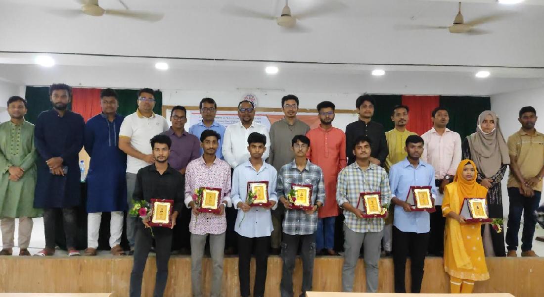 শাহরাস্তি আলো ফাউন্ডেশনের উদ্যোগে কৃতি শিক্ষার্থীদের সংবর্ধনা