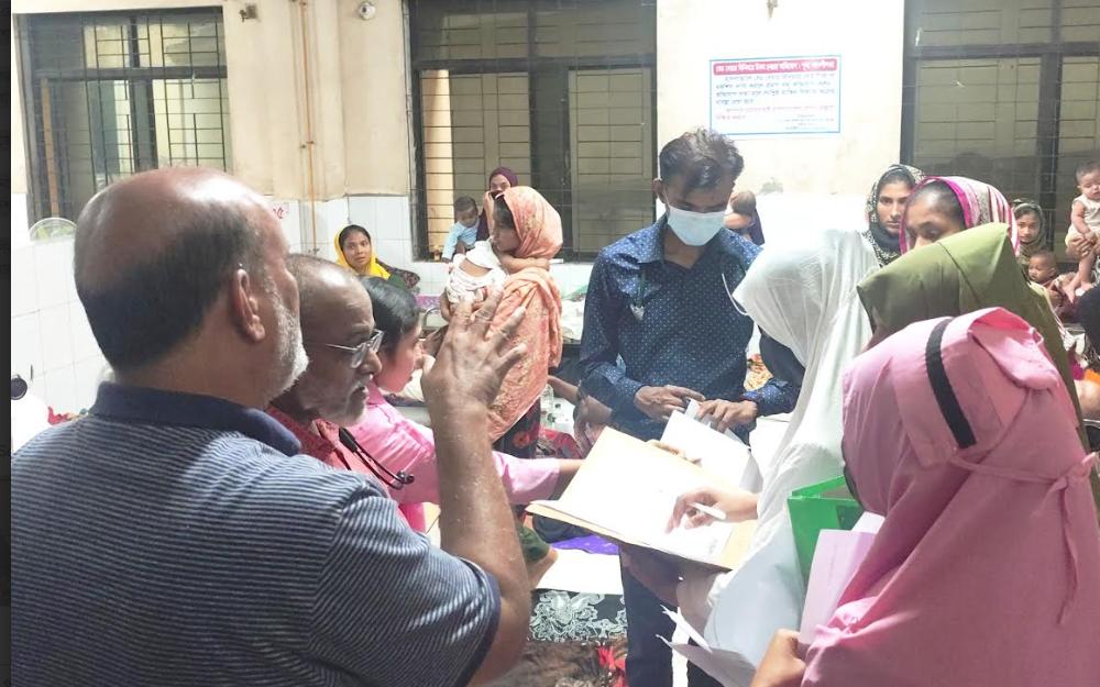 চাঁদপুরে হামে আক্রান্ত শিশু রোগীদের পাশে মোশারফ হোসাইন