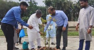 তিন তলা থেকে পড়া অগ্নিদদ্ধ গৃহবধূর লাশ হস্তান্তর