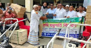 বুকে চুরি ধরে চাঁদপুরে বিকাশ এজেন্টের ৩ লাখ টাকা ছিনতাই