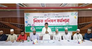 চাঁদপুর পৌর এলাকায় অটোবাইকের ভাড়া পুনঃনির্ধারণ তালিকা হস্তান্তর