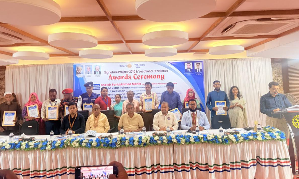 চাঁদপুর সেন্ট্রাল রোটারি ক্লাবের উদ্যোগে বৃত্তি প্রদান ও অ্যাওয়ার্ড প্রদান চাঁদপুর সেন্ট্রাল রোটারি ক্লাবের উদ্যোগে বৃত্তি প্রদান ও অ্যাওয়ার্ড প্রদান