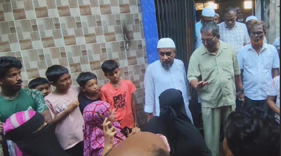 চাঁদপুর ওয়ারলেস বাজারে অগ্নিকাণ্ডের স্থান পরিদর্শনে শেখ ফরিদ আহমেদ মানিক এমপি চাঁদপুর ওয়ারলেস বাজারে অগ্নিকাণ্ডের স্থান পরিদর্শনে শেখ ফরিদ আহমেদ মানিক এমপি