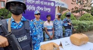 চাঁদপুরে পুলিশ-ছাত্রলীগ ধাওয়া পাল্টা ধাওয়া : আহত ১০