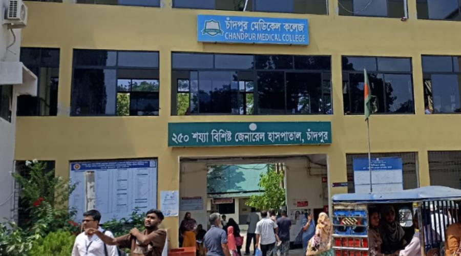 তিন মাস ধরে নেই চক্ষু ও নাক-কান-গলার চিকিৎসক, দুর্ভোগে রোগীরা তিন মাস ধরে নেই চক্ষু ও নাক-কান-গলার চিকিৎসক, দুর্ভোগে রোগীরা
