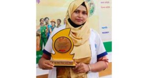মতলবে ধর্ষিত স্কুলছাত্রীর পাশে এসপি শামসুন্নাহার