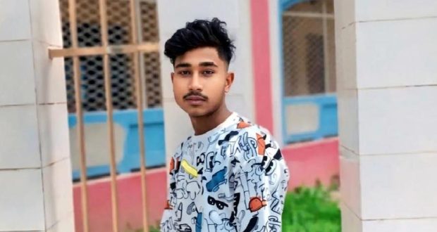 তিন