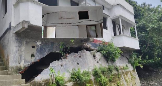 ধসে
