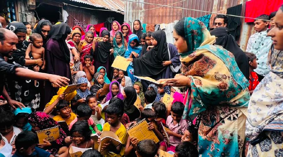 সুবিধাবঞ্চিতদের মাঝে বিজয়ী ফাউন্ডার তানিয়া শিক্ষা সামগ্রী বিতরণ