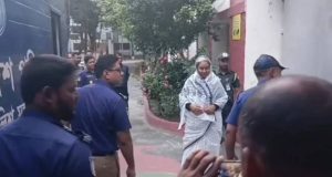 কুমিল্লায় কাপড়ের রং আর স্যাকারিন দিয়ে ম্যাঙ্গো জুস