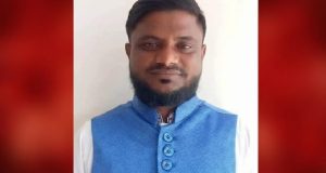 জরাজীর্ণ পোস্ট অফিস সংস্কার করছেন স্থানীয়রা