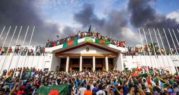 ঐতিহাসিক