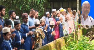 ছাত্রীকে