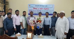 চাঁদপুরের শপথ চত্বরে বর্ধিত ৪% কর্তন প্রত্যাহারে শিক্ষকদের মানববন্ধন