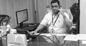 সড়কে ঝরেছে
