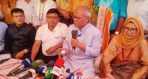 যুবককে তুলে নিয়েদুই হাতের কব্জি কেটে দিলো চেয়ারম্যানের লোকজন