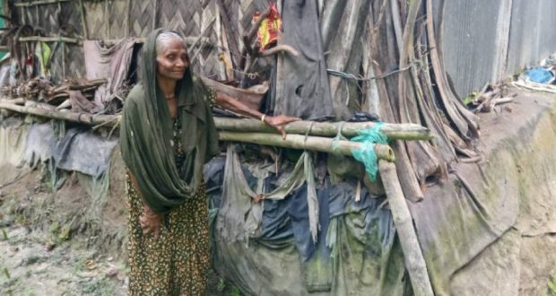 ঘরে
