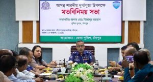 ঘন কুয়াশায় যাত্রীবাহী লঞ্চ ও কার্গো নদীতে আটকা