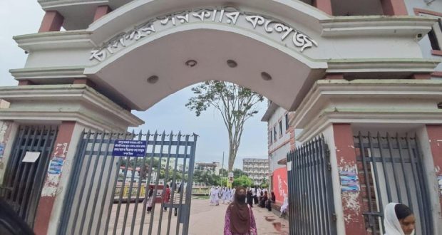 কলেজে